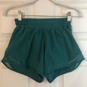 LuLulemon Hotty Hot Low Rise Line Shorts - 4" Size 2 Tall Kelly Green